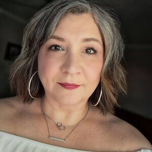 Meet your Posher, Deena